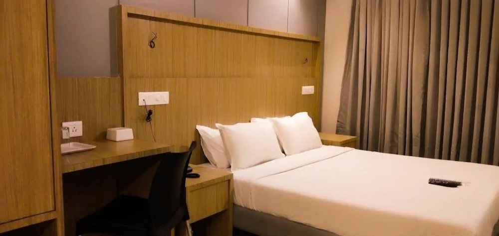 Seasons Hotel