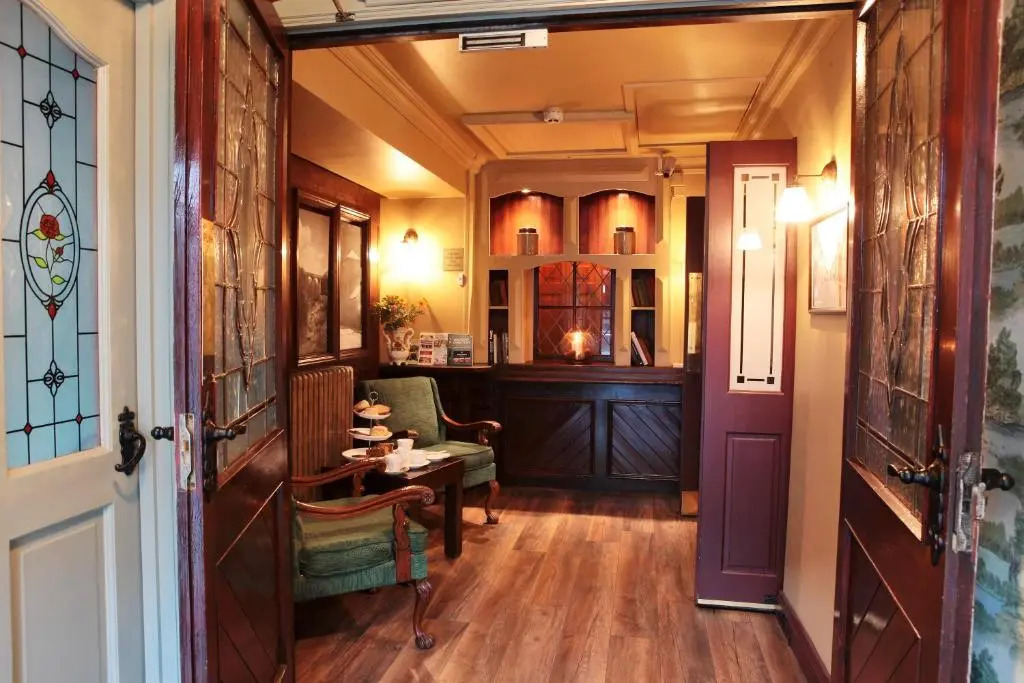 Jacobs Well Hotel