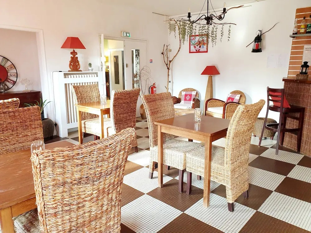 Logis Hôtel Saint Cyr