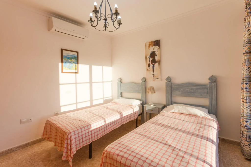 Villa Alegranza Heated Private Pool Walk to Beach A C Wifi Car Not Required - 2369