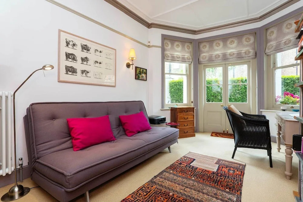 Veeve - Highbury Crescent