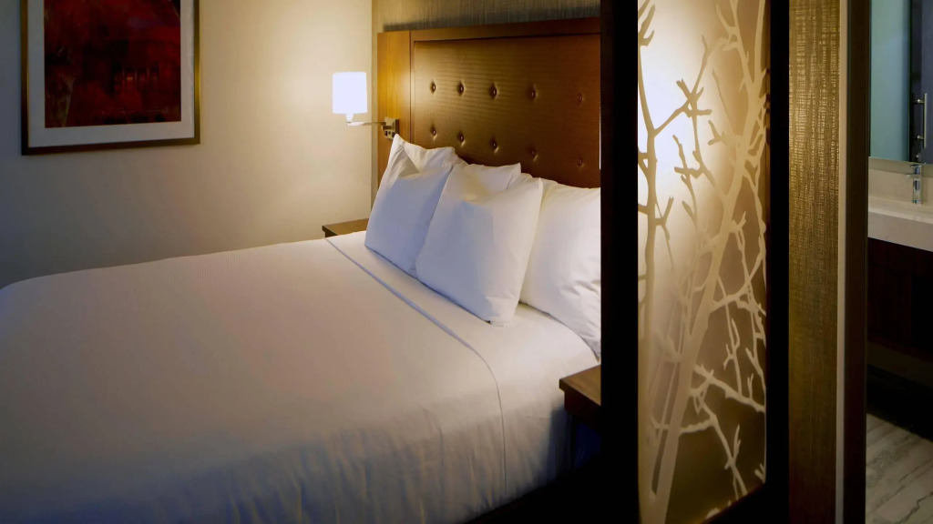 Hyatt Place Las Vegas at Silverton Village