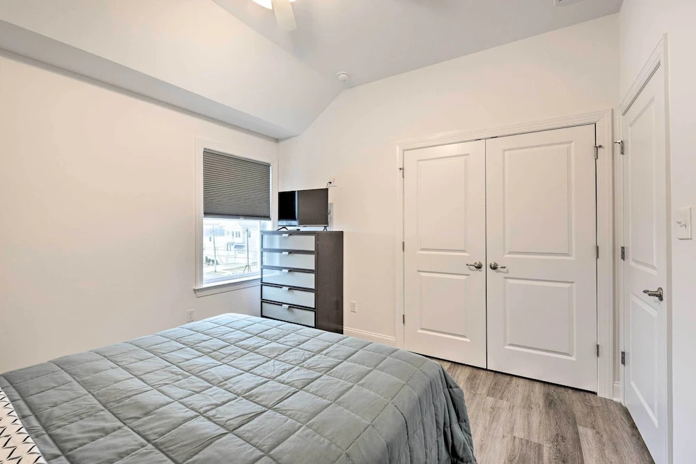 New Townhome u003c Half Mi to Beach