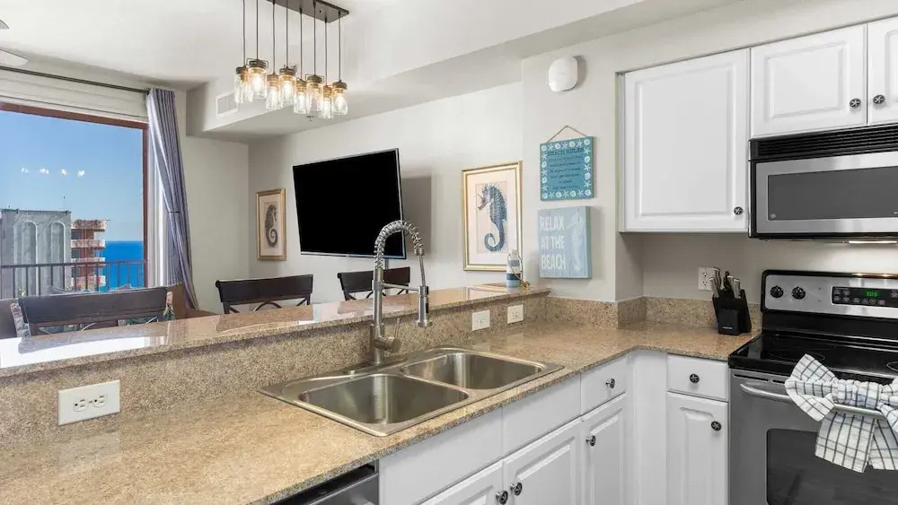 Beachfront Condo, Oceanview Balcony, Lagoon Pool Thomas Dr #2308 by Avantstay