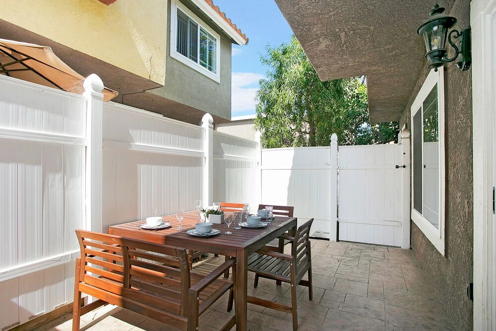 Awesome Multi Level - Large Patio - Fast WIFI - Work Desks - Self Check In! (CM-2)