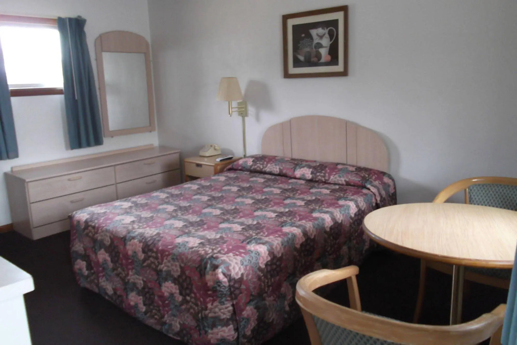 Delux Inn