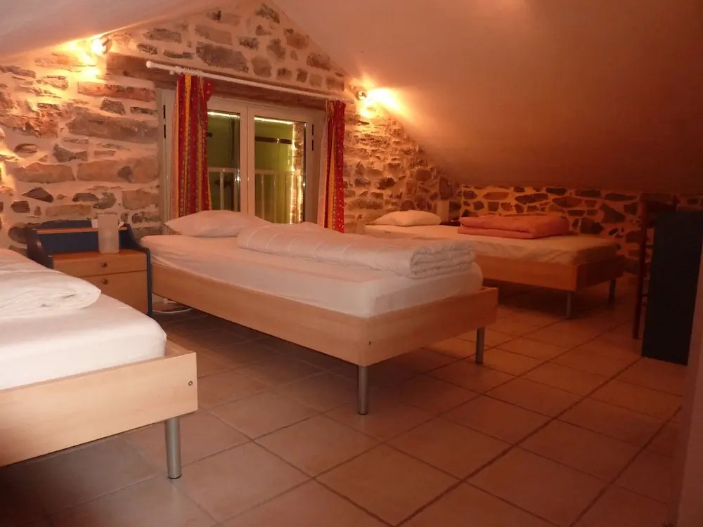 Pretty Holiday Home in Courry with Swimming Pool