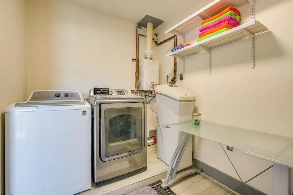Private Pool & Patio! Home 8 Mi to Dtwn Phoenix