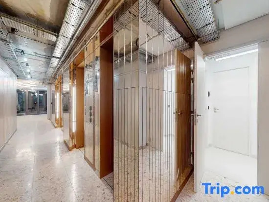 Room 1108 in a premium residence- Sport/Lavatory