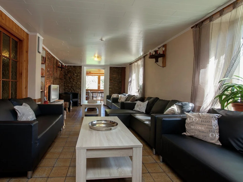 House in Natural Area Ideal for Families with Games Room, Sauna, Hot Tub