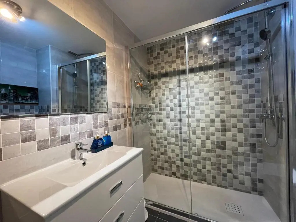 2 bed Penthouse with Sea View