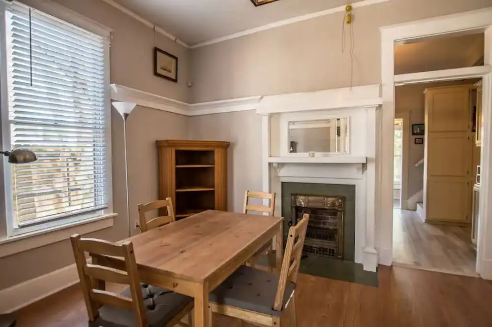 Charming Cooper-Young Flat in the Heart of Memphis