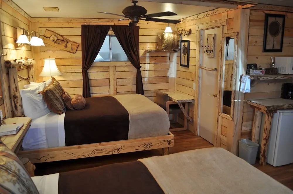 The Cedaredge Lodge