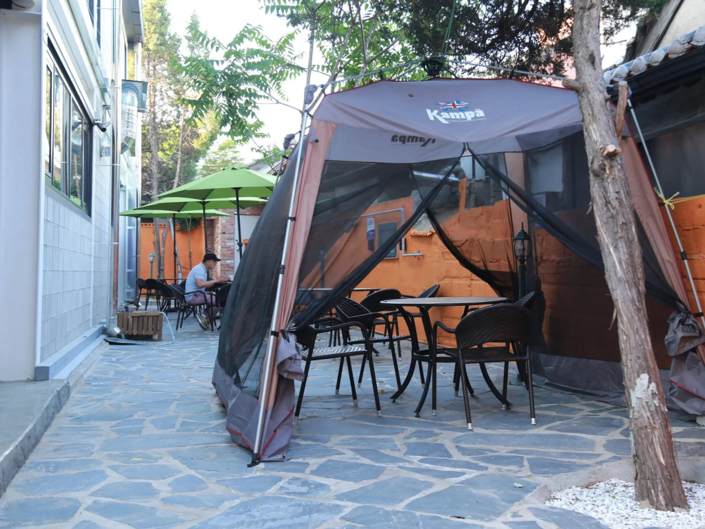 88 Guesthouse & Cafe