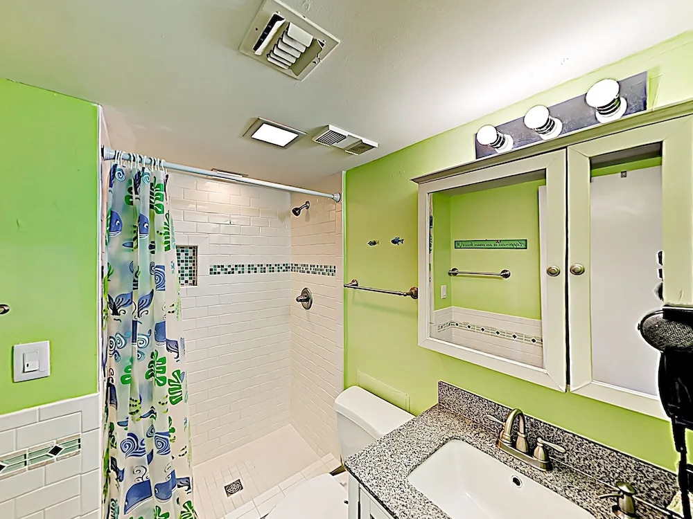 New Listing! Oceanfront Condo W/ Pools & Hot Tubs Condo
