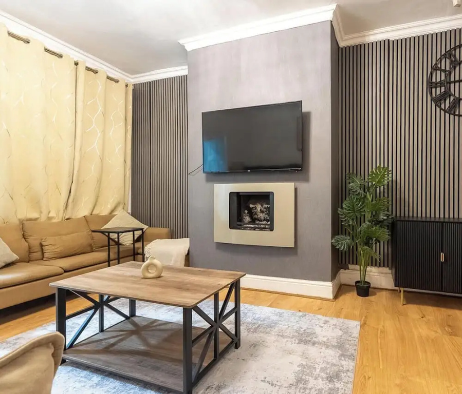 Modern Townhouse-free Parking-game Room-w-ifi