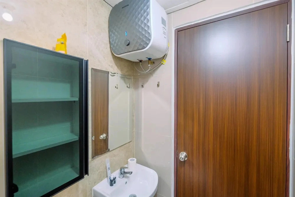 Comfortable 1Br With Extra Room At Transpark Cibubur Apartment