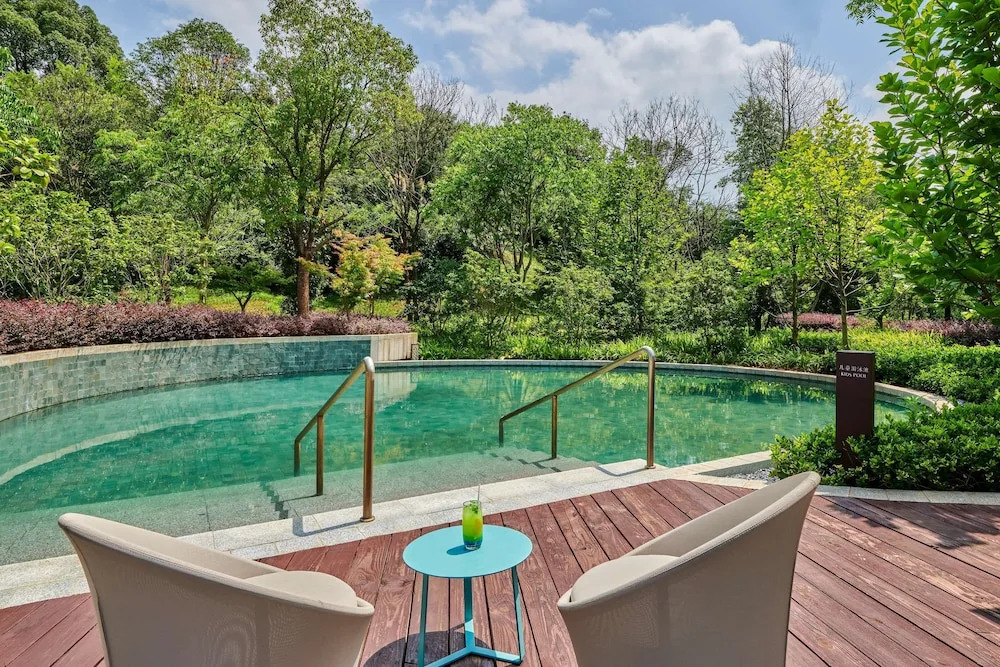 Lushan West Sea Resort, Curio Collection by Hilton
