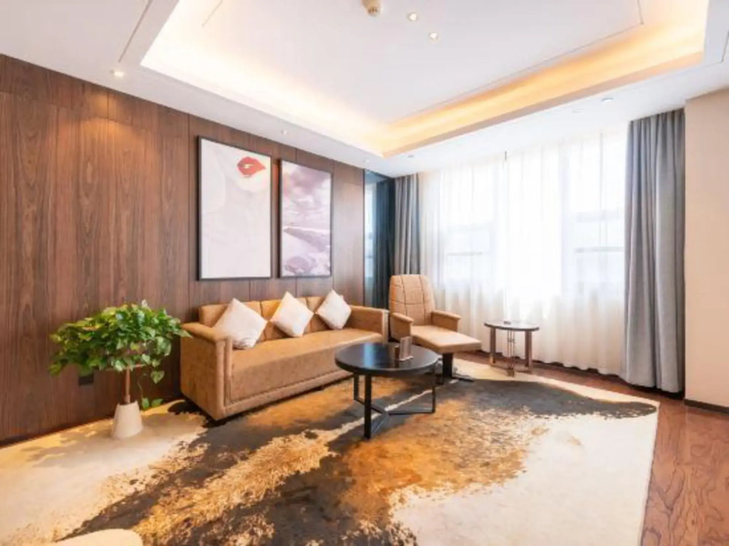 Huayang International Hotel