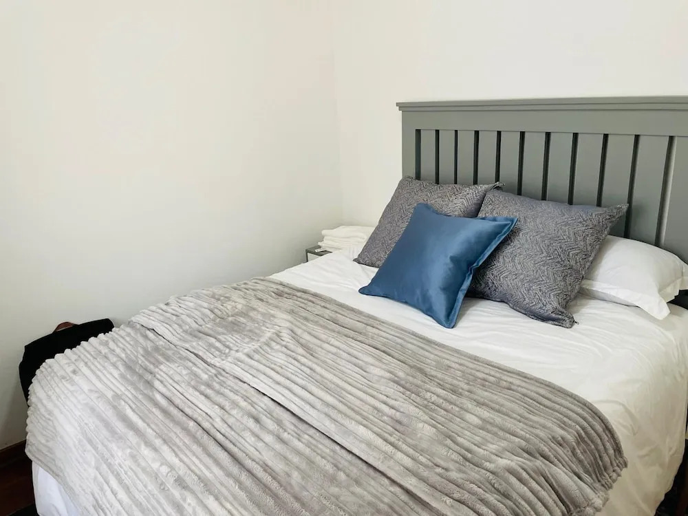 Immaculate Home in Avondale West - 2166
