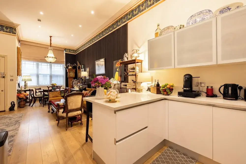 Paddington 7-bed 13-guest Massive House W/patio