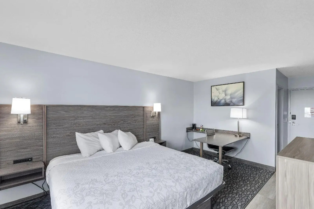 Emerald Hotel & Suites