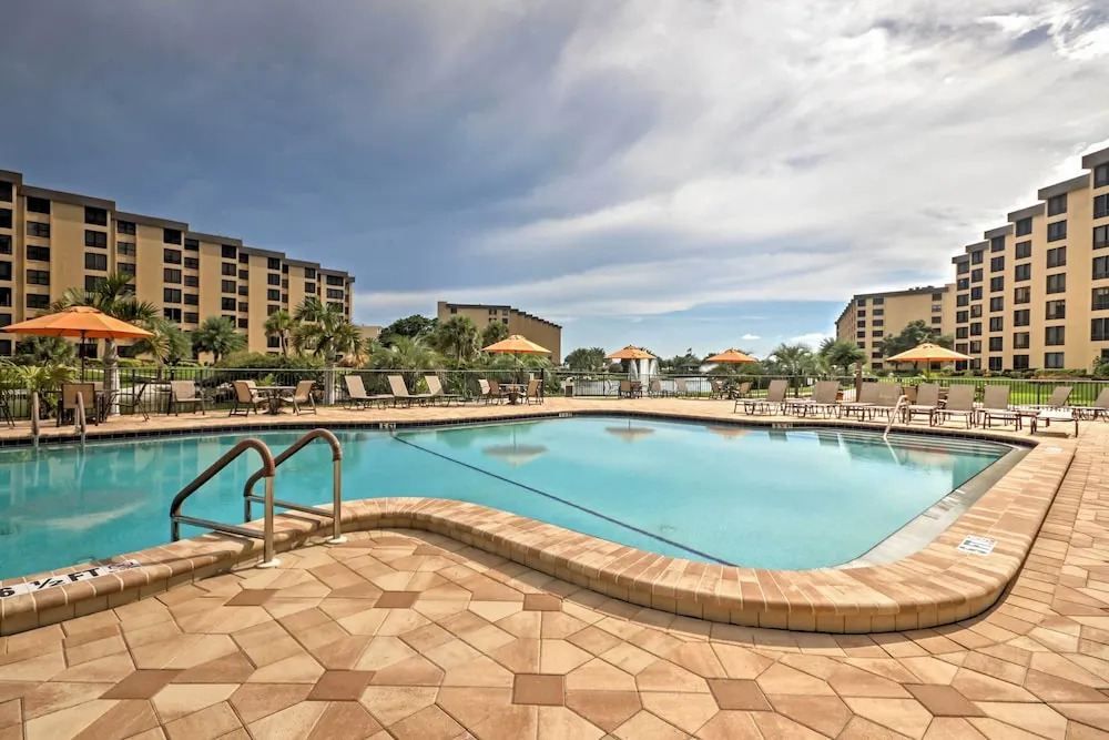 Beachfront Sarasota Resort Condo: Siesta Key View!