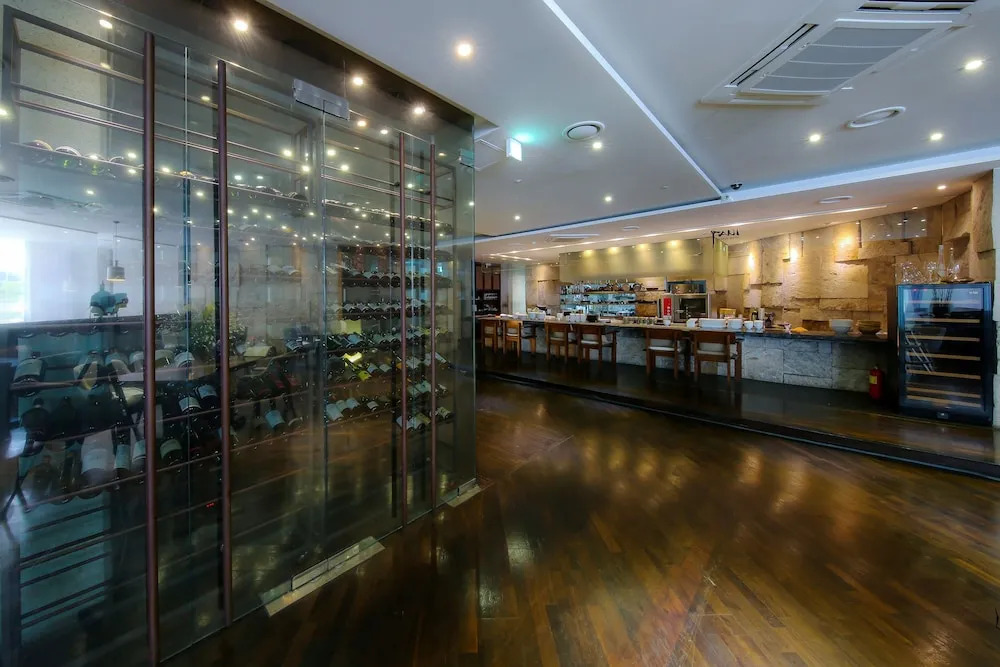 BOLTON Hotel