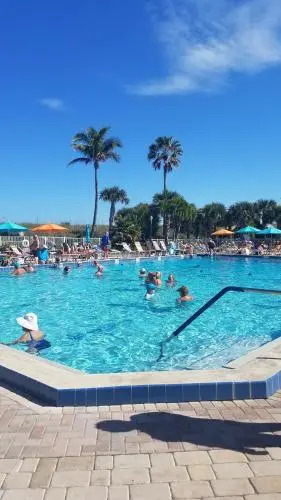 Sunny Ocean Village Beach Condo: Community Pool