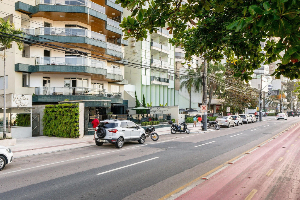 Apto Pé na Areia na Barra Sul de BC - LMA602