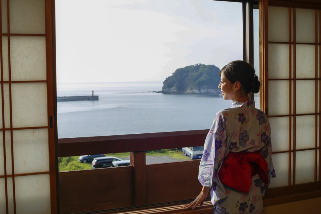 Kasumi Nihon Yuhi Hyakusen no Yado Minatokan