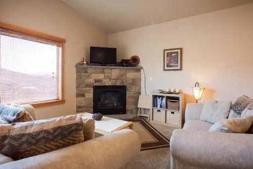 River Scene-River Vw-AC-3BR/3BA