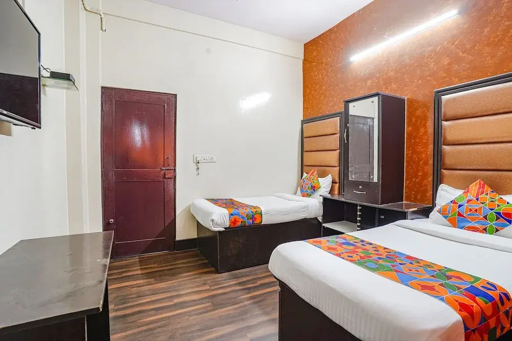 Pavithraa Deluxe Suites by OYO Rooms