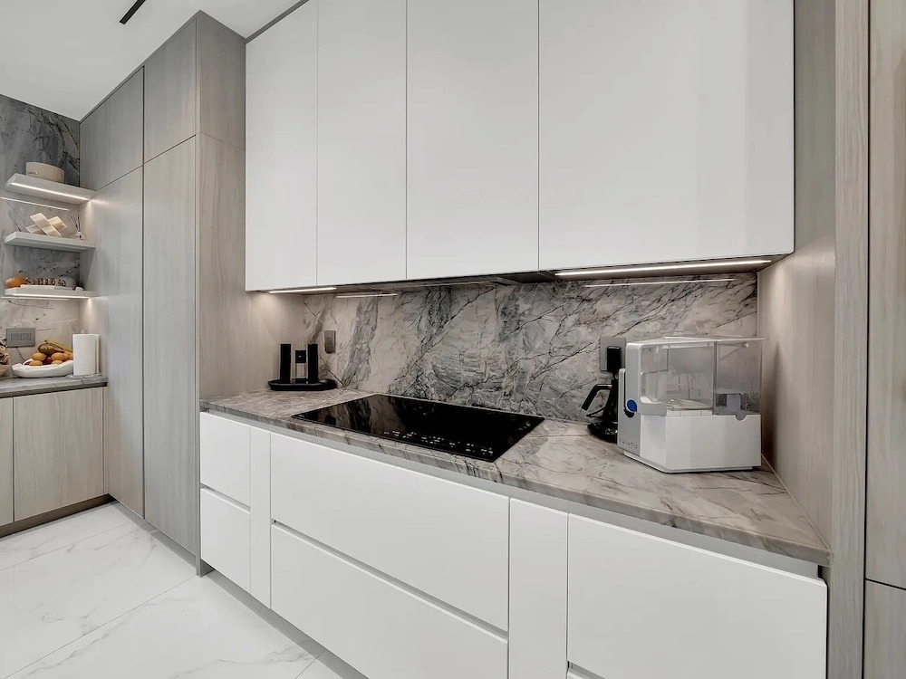 Luxury Pool Home - Downtown Brickell