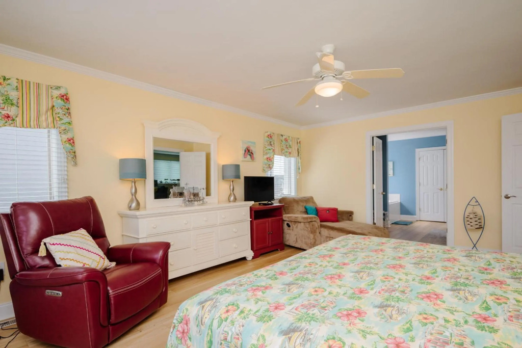 Tar Healin by Oak Island Accommodations