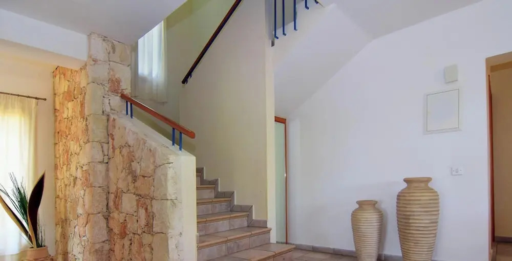 Exceptional Large Villa, FREE HEATED Pool 1 NOV - 15 JAN, Privacy,Prime Location