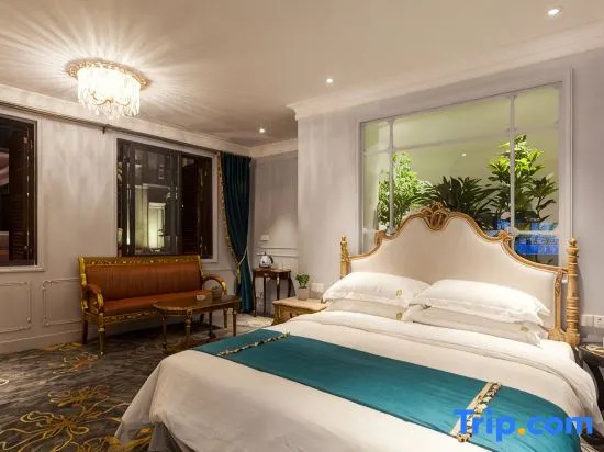 Haikou Monet Garden French Light Luxury Hostel (Qilou Old Street)
