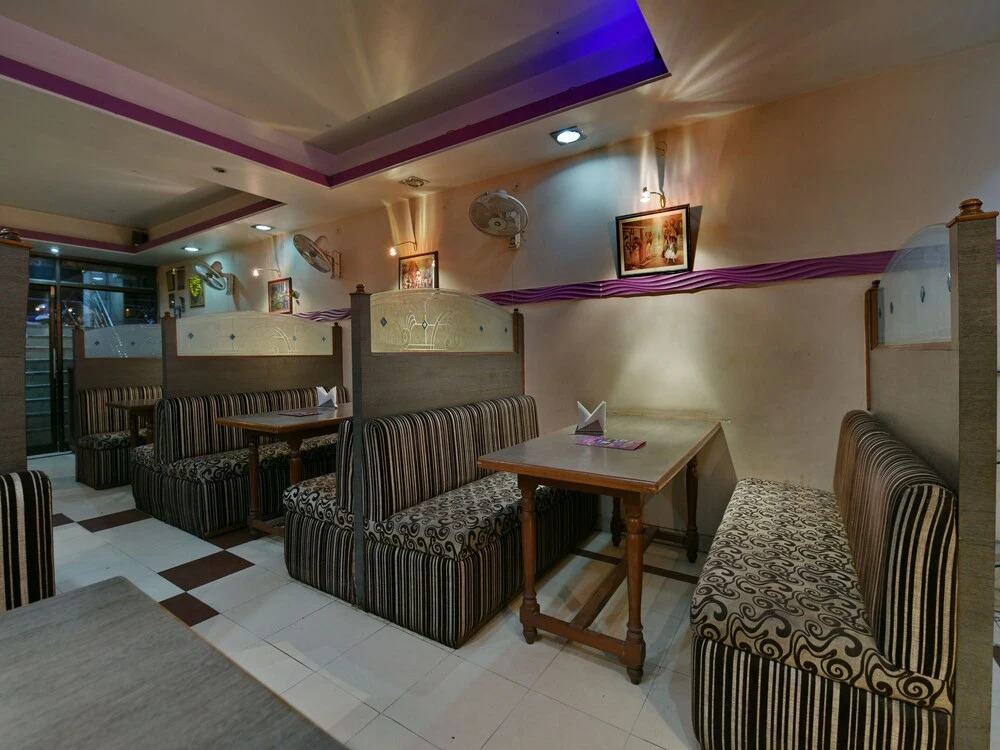 OYO 11923 Hotel Rajdhani Palace