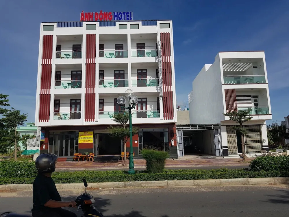 Khách sạn Ánh Đông