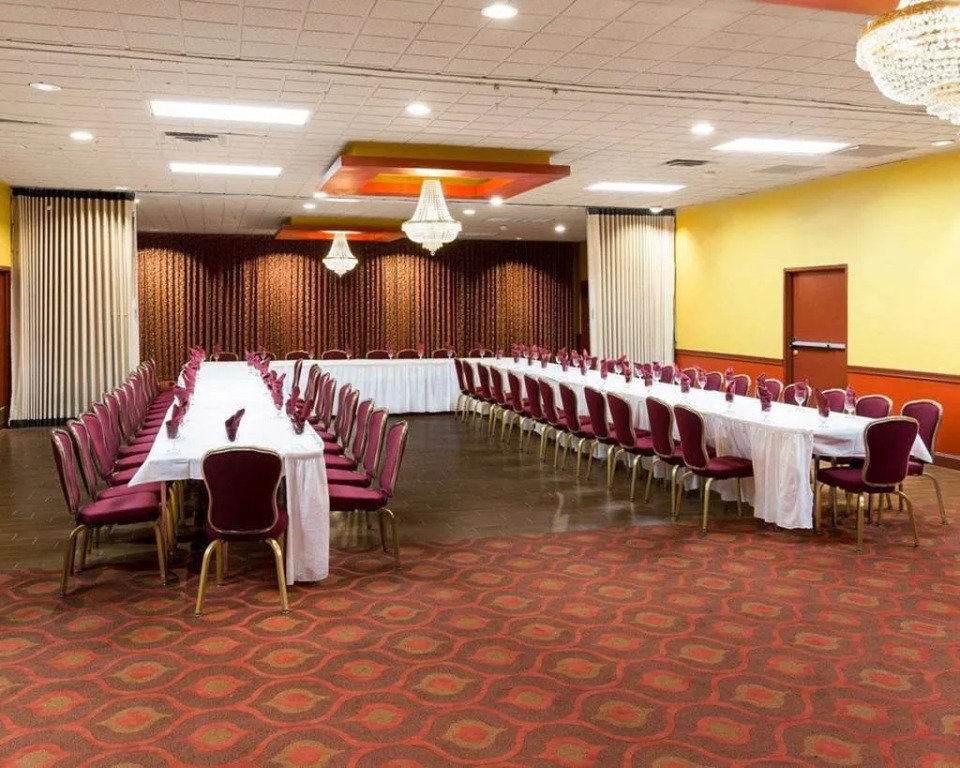 Clarion Inn & Fundome