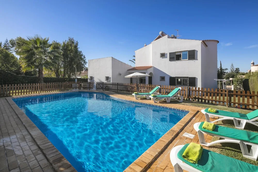 Casa Mestre, Vilamoura 3 Bedroom Villa With Private d Pool Air Con Free Wifi