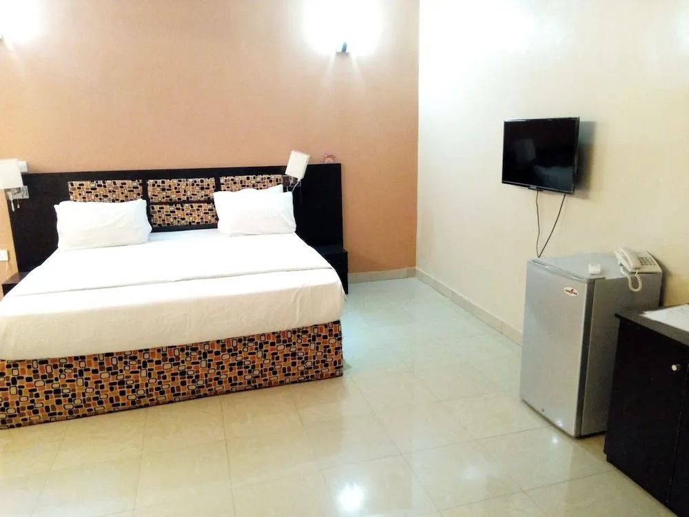 SkyRose Hotel