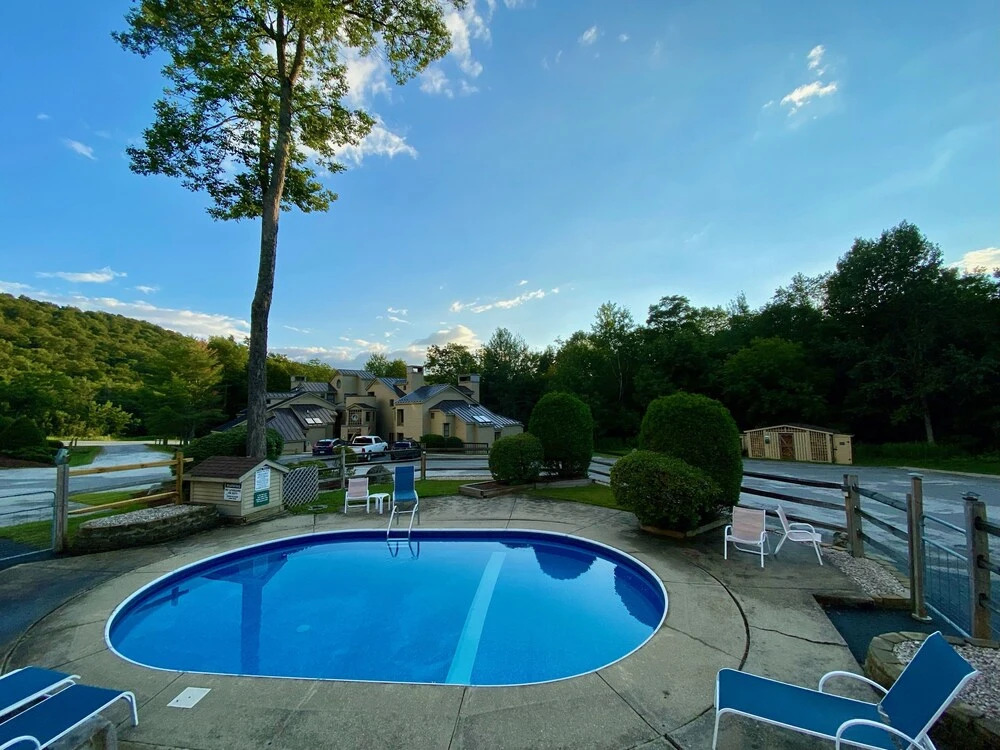 Skiers! Fox Hollow 2br/2ba Condo. Across From Pico, Minutes To Killington 2 Bedroom Condo