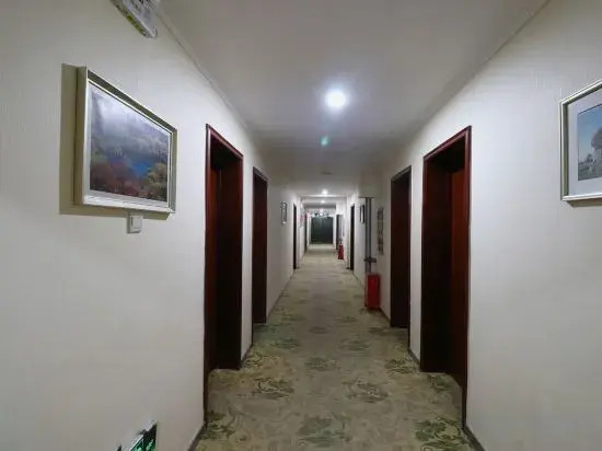 Karamay Clear Water Bay Business Hotel