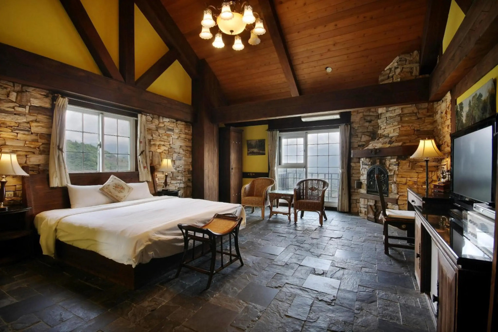 Provence Rose Lodge