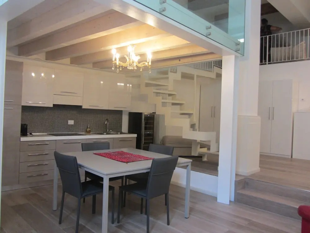 Garibaldi Luxury Home - Royal Solution
