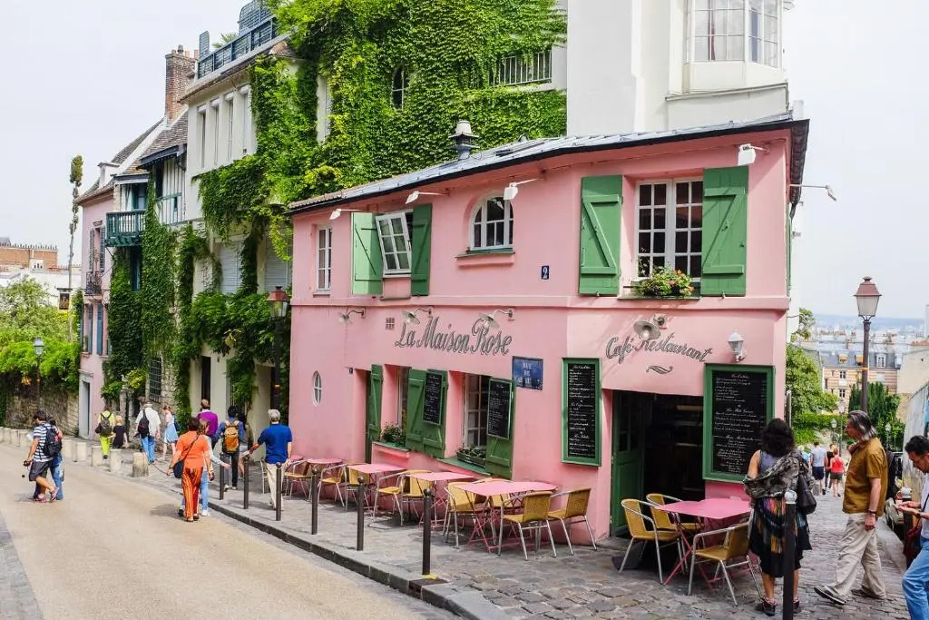 Design apartment in a Hype area near Montmartre