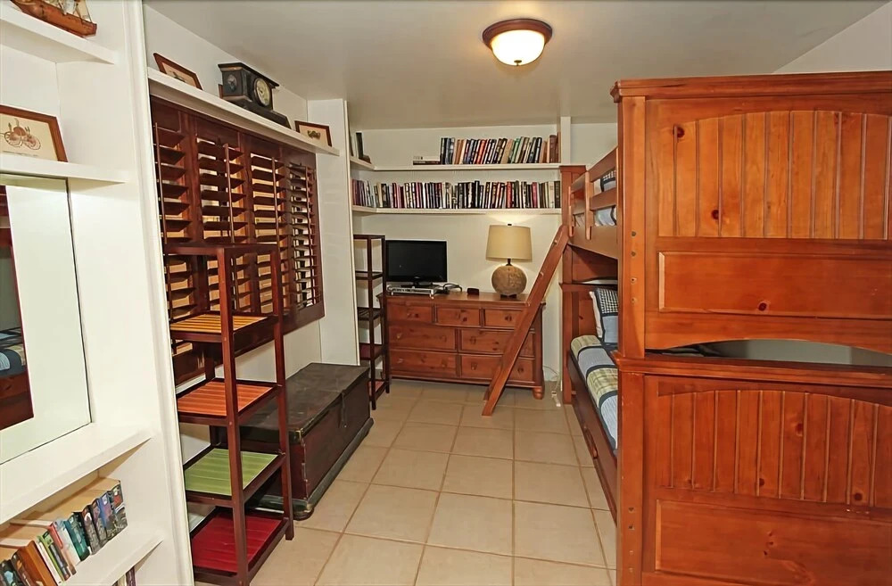 5911 Seashore Trem 3 Bedroom Home