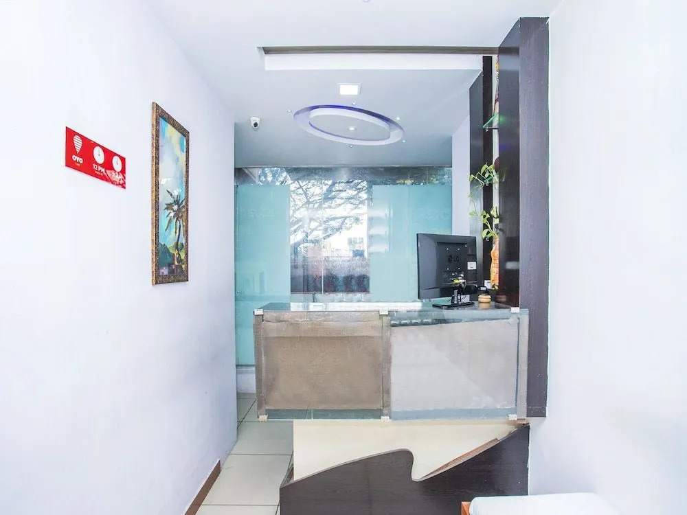 OYO 8799 Urs Palace
