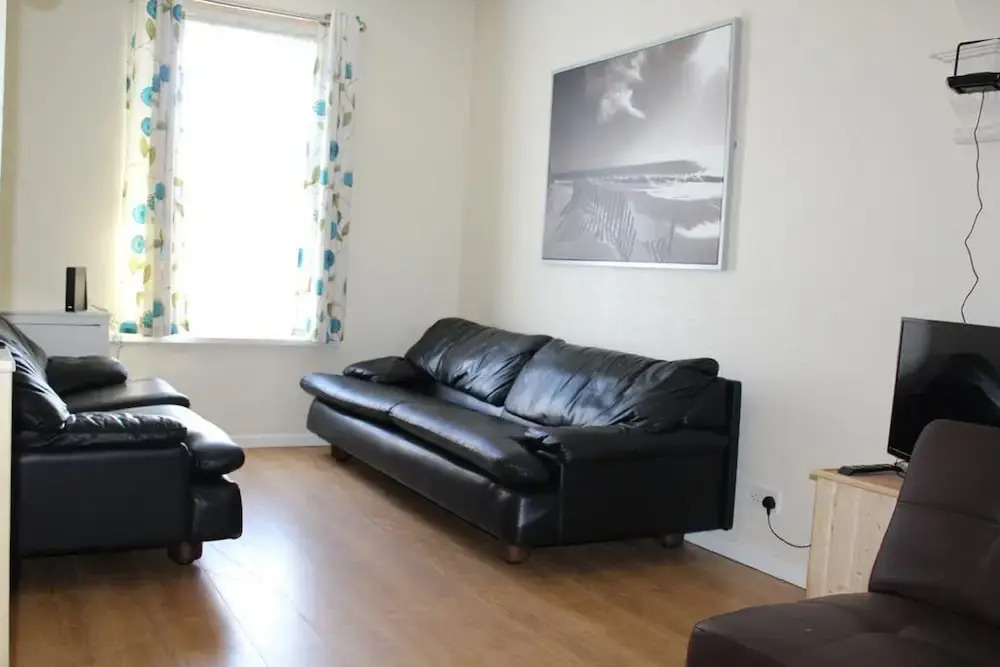 96 TENNENT St Guest House NEW